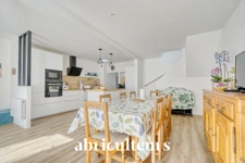 Charmante maison rénovée<span></span>5 pièces<span></span>154 m²<span></span>Saint-Hilaire de Villefranche