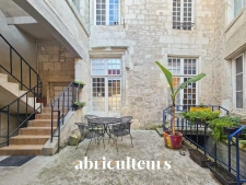 Superbe duplex<span></span>182 m²<span></span>6 pièces<span></span>Saintes centre-ville