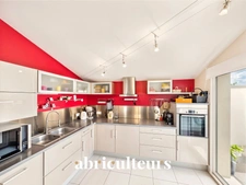 Maison de 242 m² avec piscine et dépendance à Mortagne-sur-Gironde