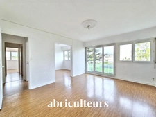 Spacieux appartement 5 pièces de 84 m² avec cave et place de parking – Cognac