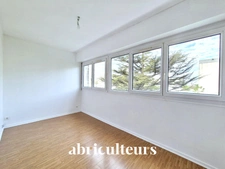 Spacieux appartement 5 pièces de 84 m² avec cave et place de parking – Cognac