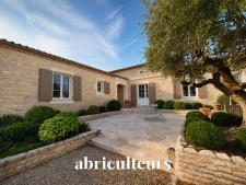 Superbe Propriété de 245 m² - Terrain de 5 700 m² avec piscine - Chassors (16200)