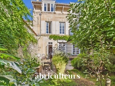 Maison de ville 8 pièces<span></span>5 chambres<span></span>Jardin<span></span>Cognac Jardin Public