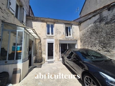 Maison à rénover<span></span>7 pièces<span></span>160 m²<span></span>Jarnac centre-ville