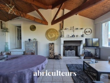 Maison de caractère avec gîtes et piscine en vente à Mérignac 16200