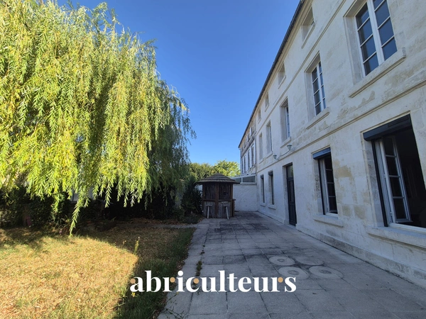 Maison de caractère<span></span>242 m²<span></span>Saintes
