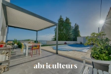 Maison familiale de 154 m² avec piscine en vente à Val-de-Cognac (16370)