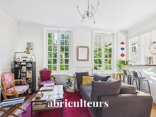 Maison de ville 8 pièces<span></span>5 chambres<span></span>Jardin<span></span>Cognac Jardin Public