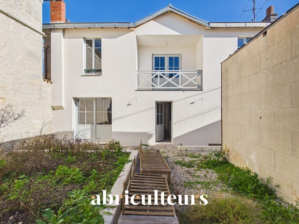 Maison avec extérieur et rénovation récente en vente à Cognac 16100