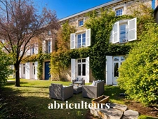 Charmante maison de maître avec vue sur la Charente<span></span>370 m²<span></span>Luxé