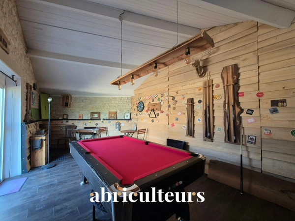 Maison de caractère avec gîtes et piscine en vente à Mérignac 16200