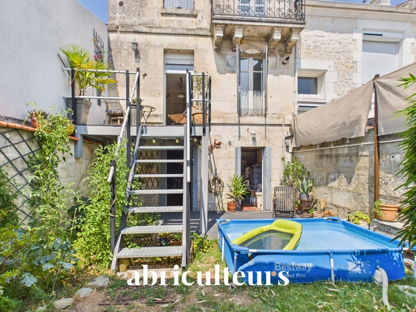 Maison de ville de 90 m² avec cour et 4 chambres en vente à Saintes (17100)