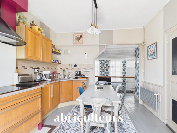 Maison de ville de 90 m² avec cour et 4 chambres en vente à Saintes (17100)