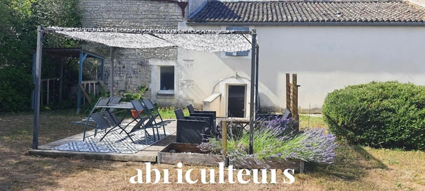 Maison de caractère avec gîtes et piscine en vente à Mérignac 16200