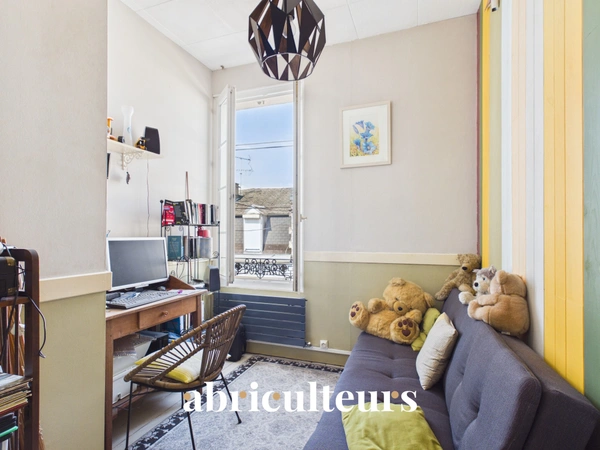 Maison de ville de 90 m² avec cour et 4 chambres en vente à Saintes (17100)