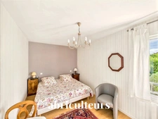 Maison de 242 m² avec piscine et dépendance à Mortagne-sur-Gironde