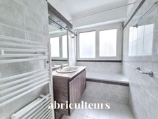 Appartement 5 pièces de 84 m² avec cave et place de parking<span></span>Cognac