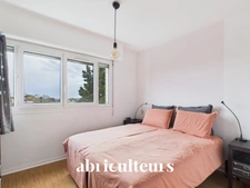 Appartement 5 pièces de 84 m² avec cave et place de parking<span></span>Cognac