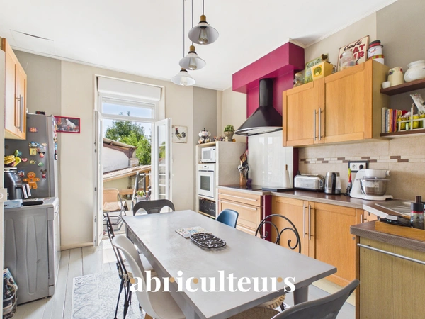 Maison de ville de 90 m² avec cour et 4 chambres en vente à Saintes (17100)