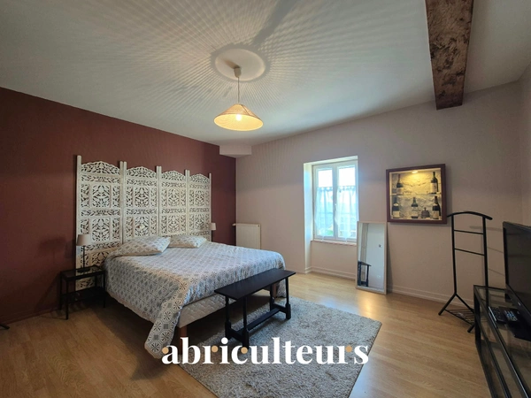 Maison de caractère avec gîtes et piscine en vente à Mérignac 16200