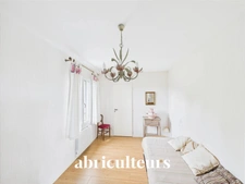 Maison de 242 m² avec piscine et dépendance à Mortagne-sur-Gironde