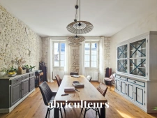 Superbe duplex<span></span>182 m²<span></span>6 pièces<span></span>Saintes centre-ville