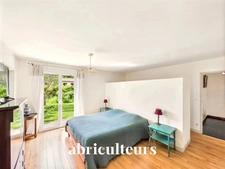 Maison de 242 m² avec piscine et dépendance à Mortagne-sur-Gironde