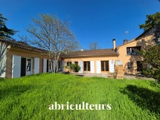 Maison familiale<span></span>162 m²<span></span>7 pièces<span></span>Quartier calme de Cognac