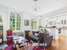 Maison de ville 8 pièces<span></span>5 chambres<span></span>Jardin<span></span>Cognac Jardin Public