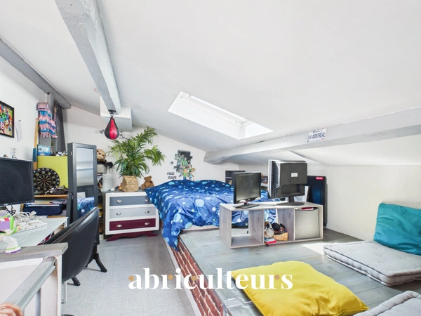 Maison de ville de 90 m² avec cour et 4 chambres en vente à Saintes (17100)