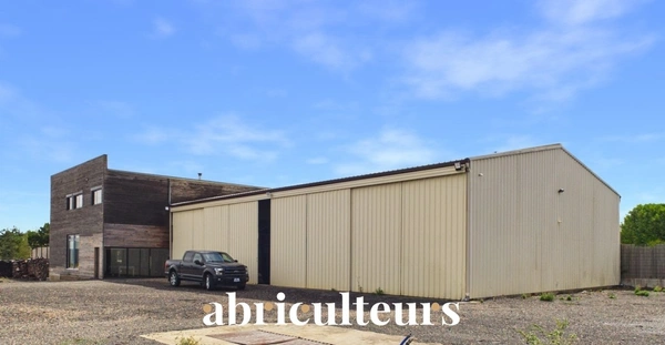 Ensemble Immobilier Rare & Polyvalent : 360 m² de Local Pro + 460 m² d'Habitation sur Terrain de + 6 000 m²