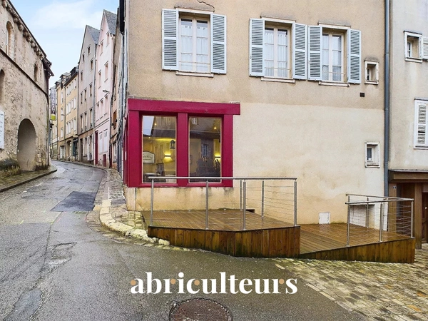 Bâtiment d’activité de 600 m²  avec stationnement privatif en vente à Chartres (28000)