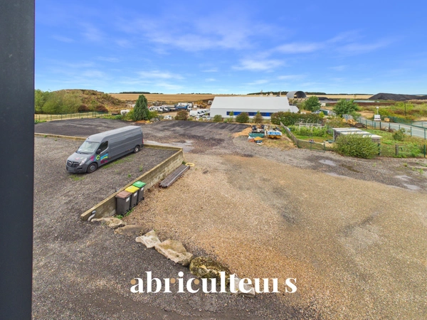 Ensemble Immobilier Rare & Polyvalent : 360 m² de Local Pro + 460 m² d'Habitation sur Terrain de + 6 000 m²