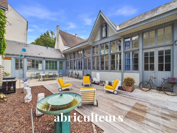 Maison  de 250 m² au calme absolu avec terrasse d'exception et studio indépendant Coeur de ville proche cathédrale