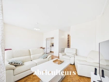 Appartement MEUBLÉ 2 pièces <span></span>49,76 m²<span></span>2e étage avec parking<span></span>Chartres