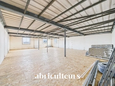 Local d'activité de 516 m2<span></span>1h de PARIS