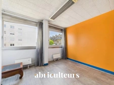 Bureaux lumineux avec vue jardin<span></span>39 m²<span></span>Centre ville de Chartres 79 000 € TTC