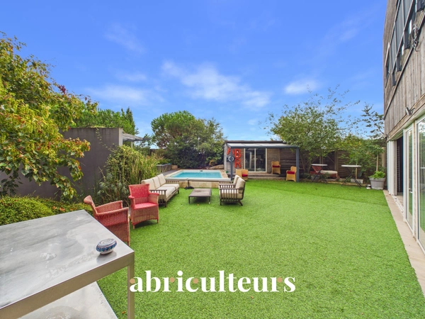 Ensemble Immobilier Rare & Polyvalent : 360 m² de Local Pro + 460 m² d'Habitation sur Terrain de + 6 000 m²