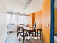 Bureaux lumineux avec vue jardin<span></span>39 m²<span></span>Centre ville de Chartres 79 000 € TTC