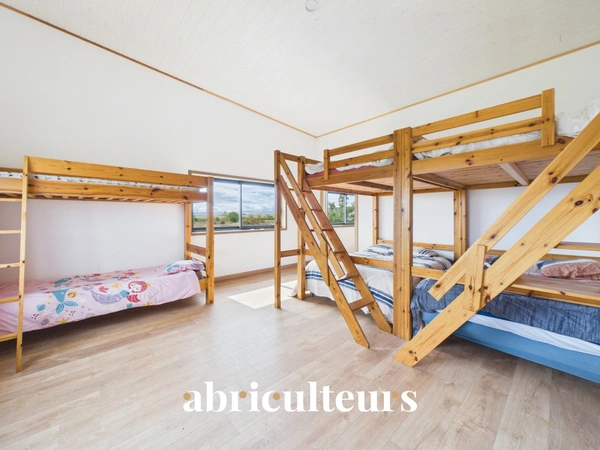 Ensemble Immobilier Rare & Polyvalent : 360 m² de Local Pro + 460 m² d'Habitation sur Terrain de + 6 000 m²