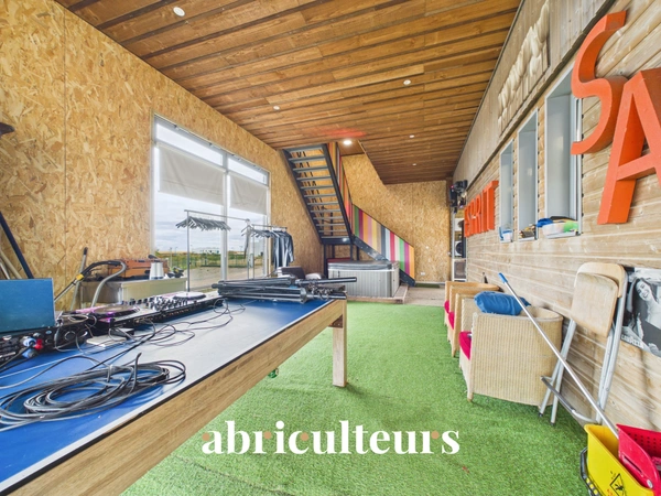 Ensemble Immobilier Rare & Polyvalent : 360 m² de Local Pro + 460 m² d'Habitation sur Terrain de + 6 000 m²
