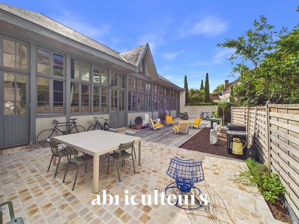 Maison  de 250 m² au calme absolu avec terrasse d'exception et studio indépendant Coeur de ville proche cathédrale
