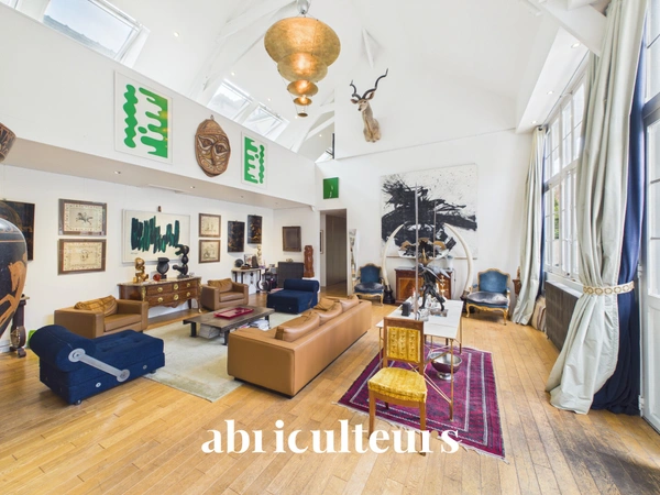 Maison  de 250 m² au calme absolu avec terrasse d'exception et studio indépendant Coeur de ville proche cathédrale