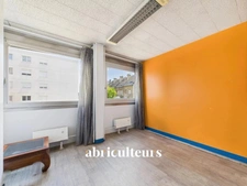 Bureaux lumineux avec vue jardin – 39 m² - Centre ville de Chartres 79 000 € TTC