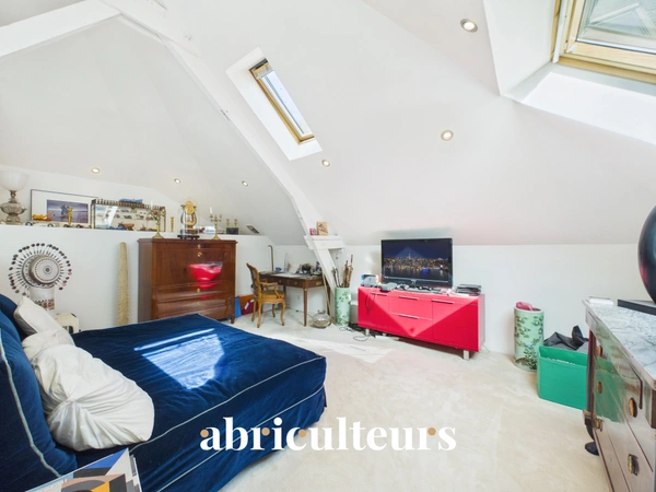 Maison  de 250 m² au calme absolu avec terrasse d'exception et studio indépendant Coeur de ville proche cathédrale