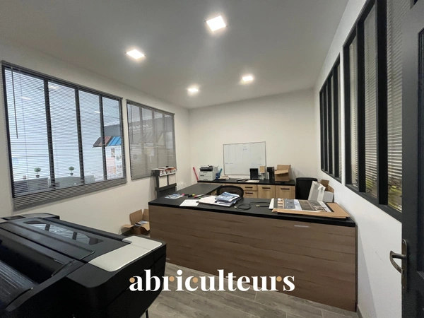 Local industriel avec bureaux  à Châteaudun 28200