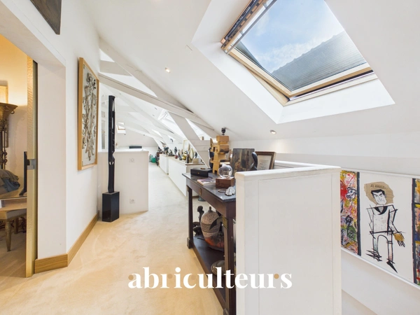 Maison  de 250 m² au calme absolu avec terrasse d'exception et studio indépendant Coeur de ville proche cathédrale