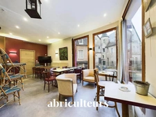 Local commercial avec terrasses<span></span>152 m²<span></span>Secteur dynamique<span></span>199 800 € TTC