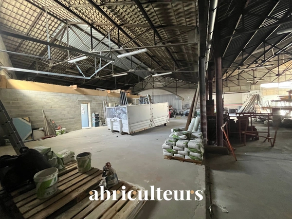 Local industriel avec bureaux  à Châteaudun 28200