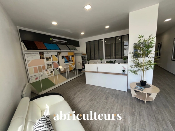 Local industriel avec bureaux  à Châteaudun 28200